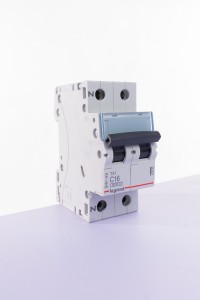 Disjoncteur Tétrapolaire Legrand C16 6000A - Pour Courant 400V, Montage Rail DIN, Occasion En état De Marche